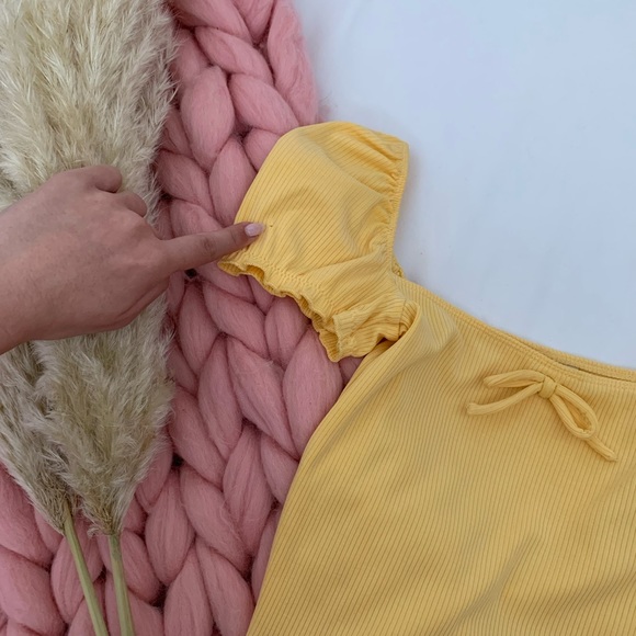 🌸5 for $20🌸 Pastel Yellow Top | Aritzia - Picture 5 of 8